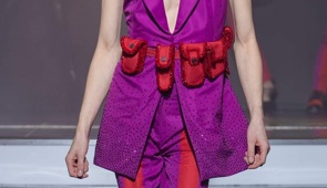 On Aura Tout Vu haute couture SS 20 : mon truc en plumes detail ceinture pantalon