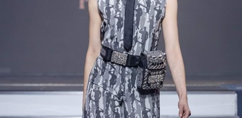 On Aura Tout Vu haute couture SS 20 : mon truc en plumes detail ceinture