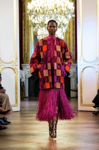 Imane Ayissi : premier défilé PFW Haute Couture manteau