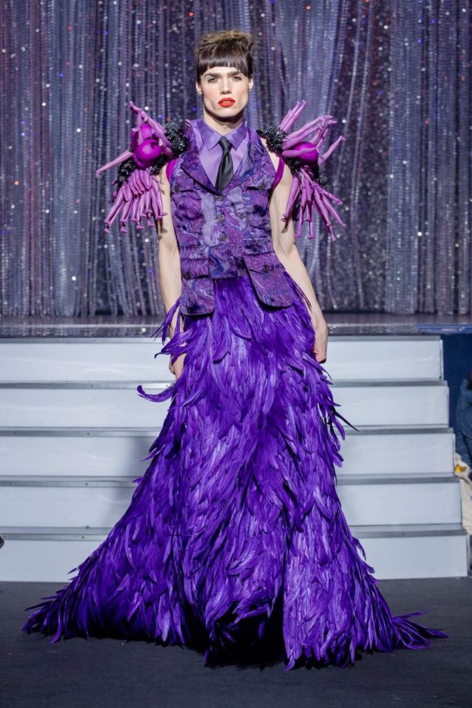 On Aura Tout Vu haute couture SS 20 : mon truc en plumes ensemble jupe