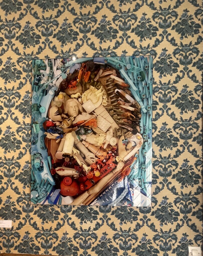 Collage de Bernard Pras, série Fable écologique au Château du Plessis-Brion