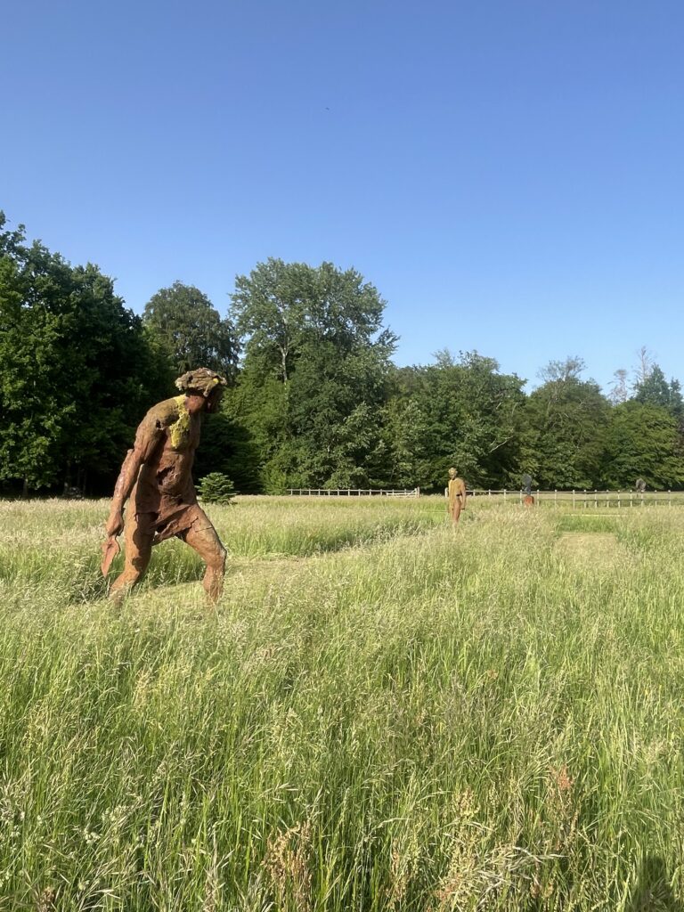 sculptures de Christophe Charbonnel, David et Goliath dans le parc du château du Plessis-Brion
