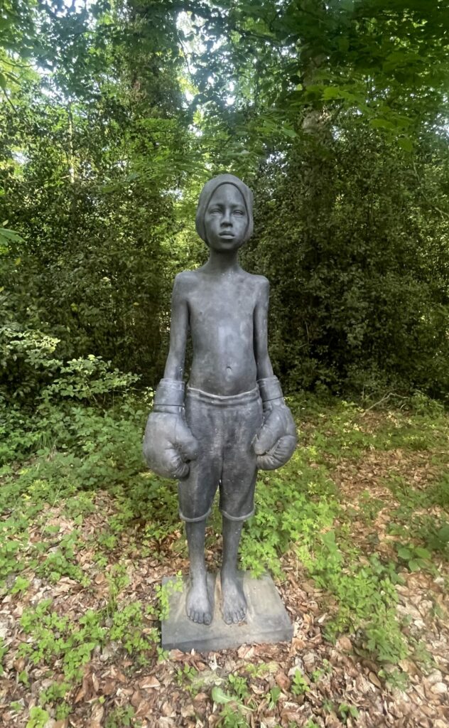 sculpture de Mario Dilitz, Le Boxeur dans le parc du château du Plessis-Brion