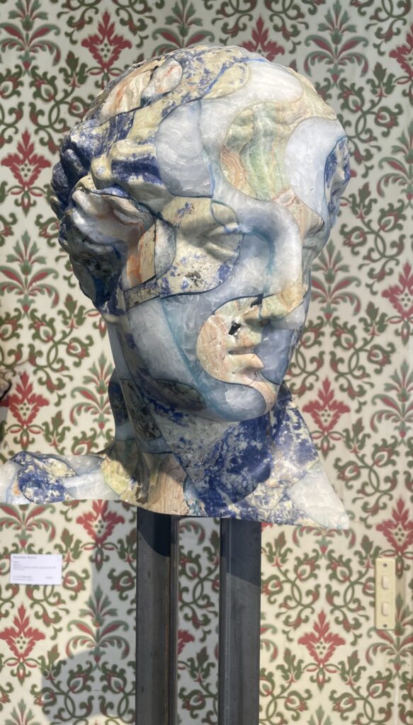 Sculpture Fusion de Massimiliano Pelletti en marbre veiné, château du Plessis-Brion