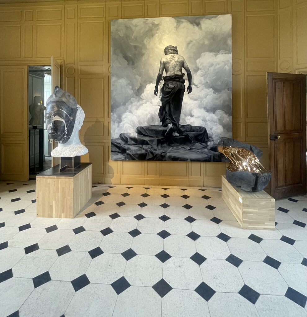 Tableau de Yoann Merienne, Le Temps des brumes, au rez-de-chaussée du château Plessis-Brion