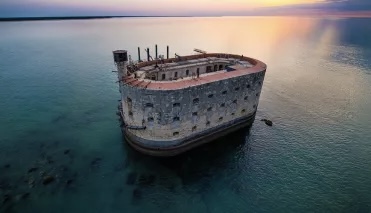 Fort Boyard au milieu de la mer
