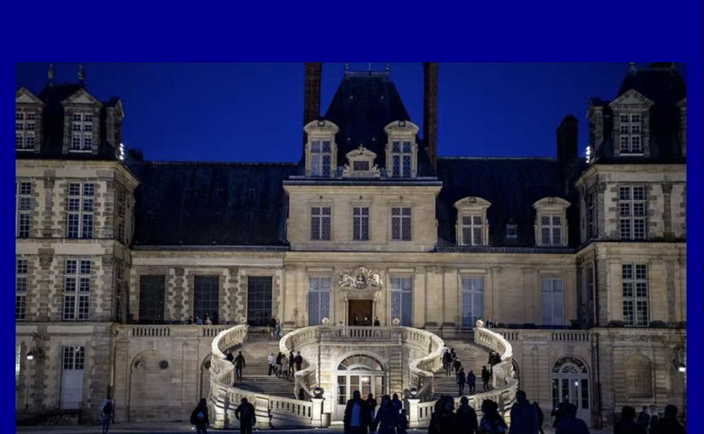 entrée du château de Fontainebleau avec son escalier emblématique à l'honneur lors des JPE 2026 après les feux de forêts de l'été